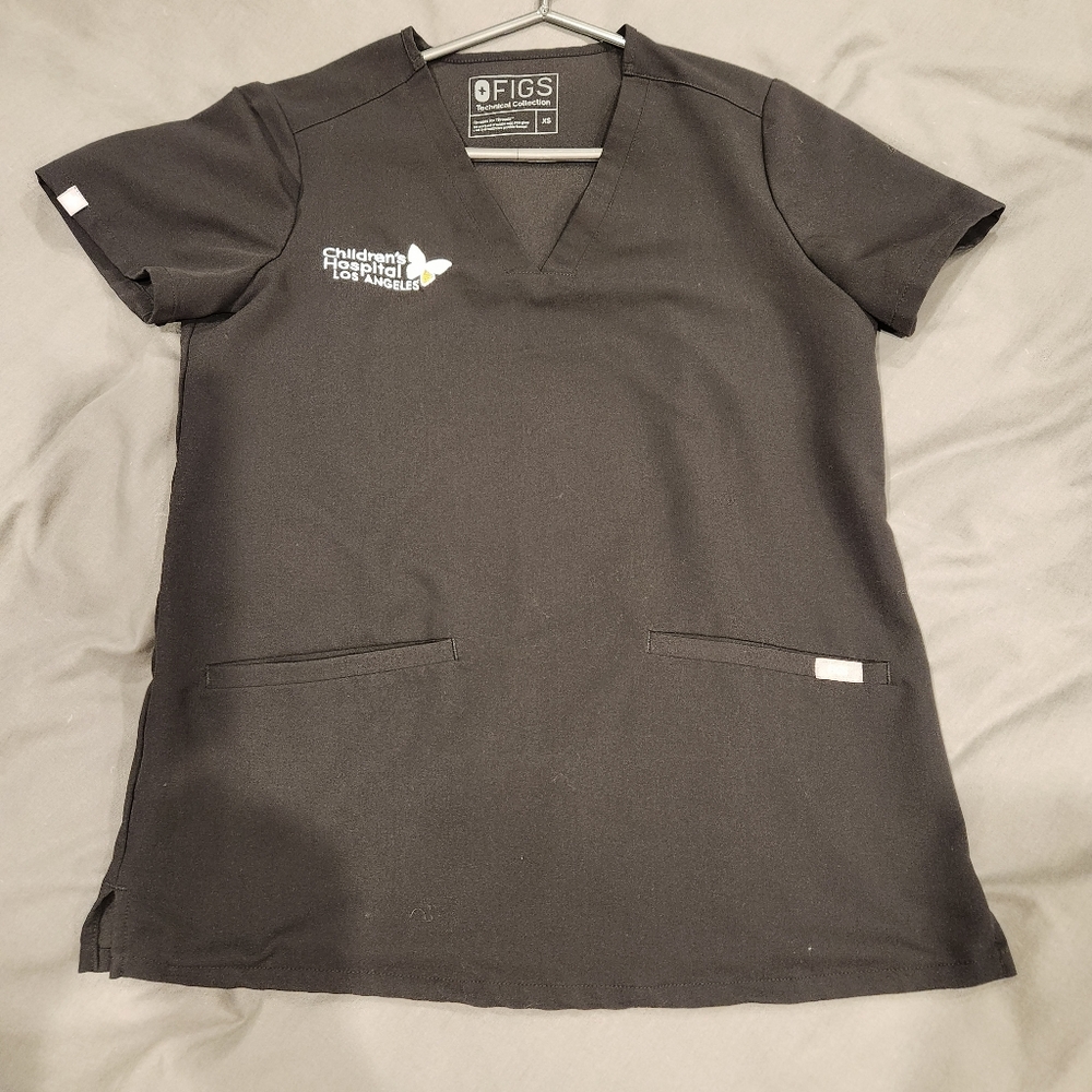 Figs Casma 3 pocket Scrub Top Black with CHLA Embroidery size XS